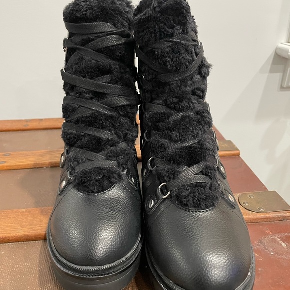 NINE WEST BLACK BOOTS - Picture 8 of 10
